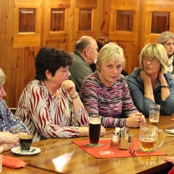Sraz 9.C  27.9.2018 salonek restaurace Švejk